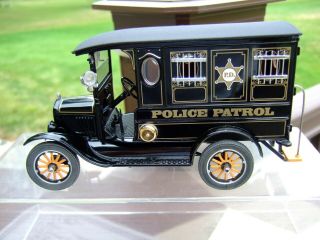 Danbury 1/24th Scale 1920`s Ford Model T Paddy Wagon - Paperwork - -
