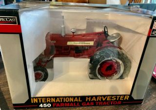 Speccast International Harvester 450 Farmall Gas Tractor 1:16 Scale Diecast Nib