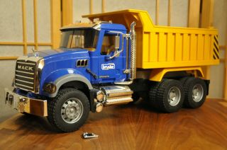 Bruder Toys Kids Mack Granite 1:16 Dump Truck With Blade Lights & Sounds 02825