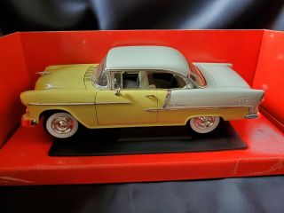 Road Signature 1:18 Yellow & White 1955 Chevy Bel - Air Diecast Model Car
