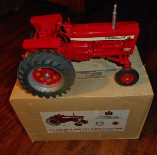 Vintage 1/16 Scale Farmall 756 International Farm Tractor Usa 1992 W/box