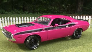 Ertl American Muscle 1/18 Scale 1970 Dodge Challenger T/a Moulin Rouge/black