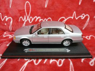 1:18 Maisto 2000 Cadillac Deville Dts Special Edition Silver Metallic Only Displ