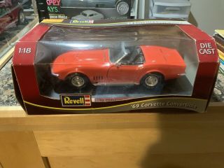 Revell 1969 Chevrolet Corvette Convertible 1:18 Die - Cast Scale Red