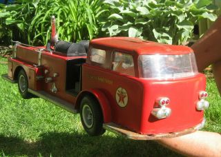Large Vintage / Antique Buddy L Texaco / Havoline Oil Fire Truck Toy Fireman