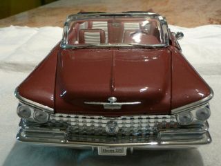 1:18 Scale Model 1959 Buick Electra 225 No.  92598 By Road Signature