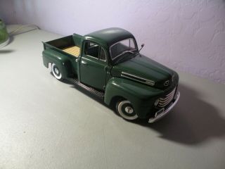 1:18 Scale 1948 Ford F - 1 Pick Up Deluxe Edition Road Signature Series Dark Green