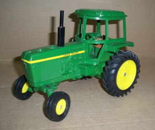 John Deere 4440 Tractor With Soundgard Cab Old Farm Toy 1/16 Ertl