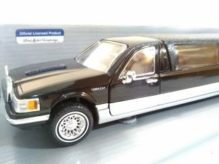 Superior 1996 Lincoln Town Car Limousine Black 1:24 Scale Die Cast