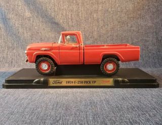 1959 Ford F - 250 4x4 Pick Up Truck 1:18 Scale Die Cast Road Signature