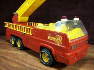 VINTAGE 1970 ' S PRESSED STEEL TONKA RED FIRE TRUCK WITH YELLOW INTERIOR 3