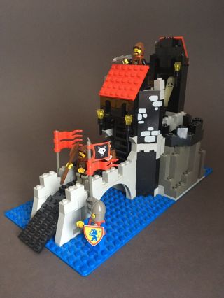 Lego 1992 Castle Series “wolfpack Tower” 6075