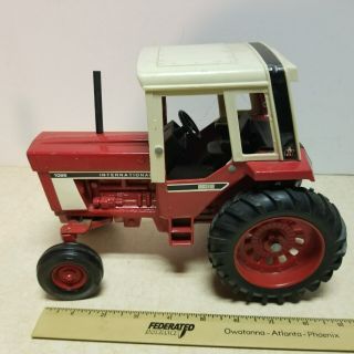 Toy Ertl International 1086 Row Crop Tractor With A Cab 3