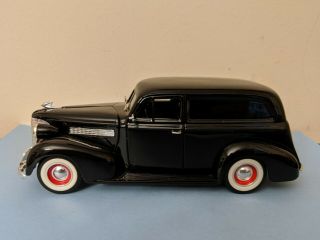 1/24 Jada Showroom Floor 1939 Chevy Sedan Delivery Black With Moon Wheels