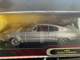 1/18 Yat Ming Road Signature 1966 Dodge Charger Silver 92638