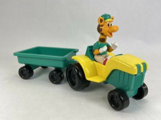 1997 Toys R Us Geoffrey Giraffe Farmer Figure On Tractor W/ Cart Trg & G Rare