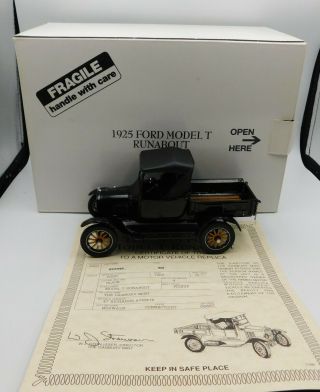 1:24 Danbury 1925 Ford Model T Runabout Pickup In Black