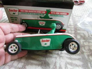 Speccast - Sinclair - 1934 Ford Roadster Street Rod With Dino Figurine