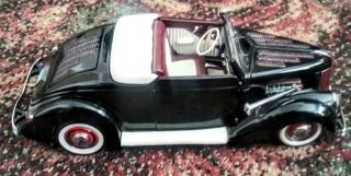 Danbury 1936 Ford Hot Rod Convertible 1:24 Scale