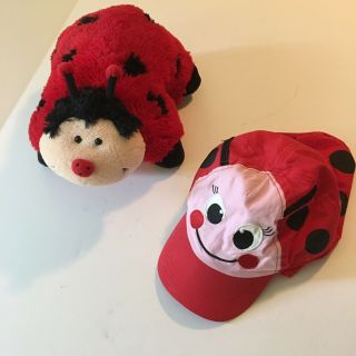 Pillow Pets Pee - Wees Ms.  Lady Bug & Toddler Hat Who Loves Ladybugs