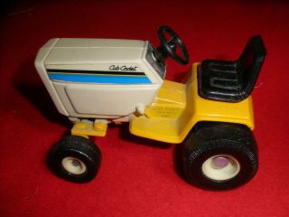 Vintage Scale Models Cub Cadet Lawn Tractor 1/16 Scale