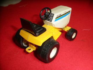 Vintage Scale Models Cub Cadet Lawn Tractor 1/16 scale 3