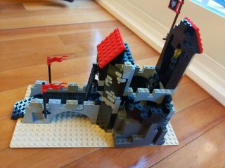 LEGO Castle: Wolfpack Set 6075 WOLFPACK TOWER w/ Minifigures & Instructions 95. 2