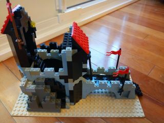 LEGO Castle: Wolfpack Set 6075 WOLFPACK TOWER w/ Minifigures & Instructions 95. 3