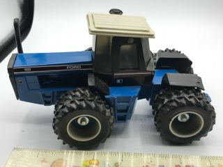 1/32 Ford Versatile 846 4wd Tractor