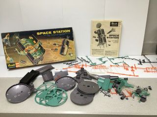 Vintage 1959 Revell Space Station Model Kit H - 1805:498 Mostly Complete