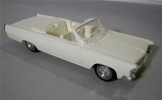 Dealer Promo Model Car - 1963 Pontiac Bonneville Cv - Cameo Ivory - Coaster