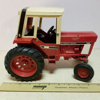 Toy Ertl International 1486 Row Crop Tractor With A Cab