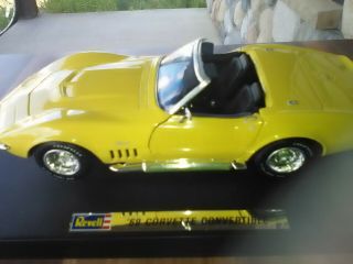 Revell 1969 Chevrolet Corvette Stingray Convertible 1:18 Die Cast Car Yellow