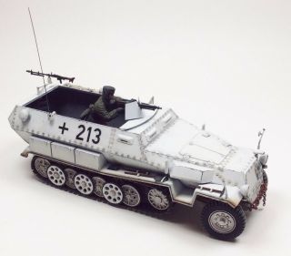 Wwii German Sd.  Kfz.  251 Half - Track Built - Up 1/35 Scale Model & Gunner Figure