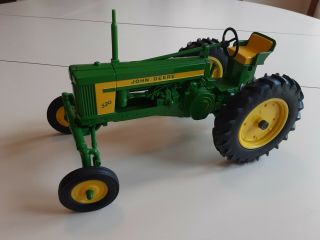 Ertl John Deere Model 520 Diecast Tractor 1:16 Green