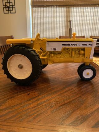 Minneapolis Moline Toy Tractor Ertl 1/16 Yellow Model G750.