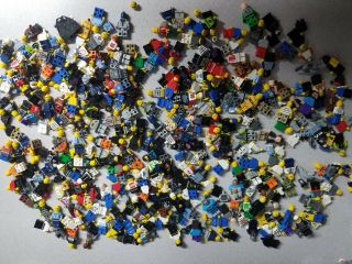 Lego 2 Lbs Of Minifigures And Body Parts 2 Pounds Minifigs 260,