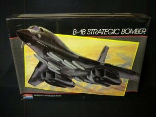 Monogram B - 1b Strategic Bomber 1/72 Kit