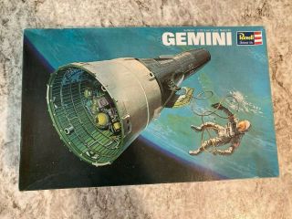 Revell Gemini Space Craft Unassembled Model Kit 1:24 2000 Plus Special Decal.
