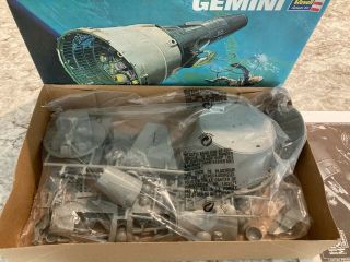 Revell Gemini Space Craft Unassembled Model Kit 1:24 2000 plus special decal. 2