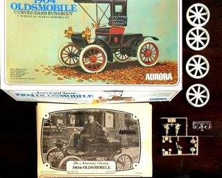 Aurora 1:16 American Classic 1904 Oldsmobile Curved Dash Runabout Kit 152
