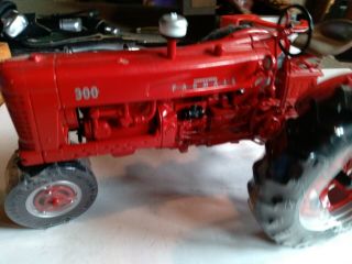 Farmall 300 Tractor Precision Series ??? Ertl 1:16 Scale Model