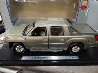 Welly 1/18 Scale 2002 Chevrolet Avalanche