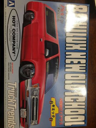 Aoshima 1/24 Toyota 80 Hilux Old School Low Rider Pickup Truck