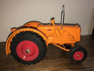 Minneapolis Moline Uts Tractor 1/16 Collectible Tractor