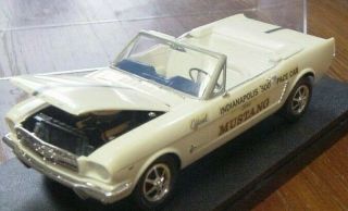 Ertl Americam Muscle 1964 1/2 Ford Mustang Indy 500 Pace Car 1:24 Scale