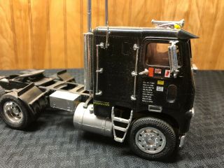 Vintage AMT White Freightliner Cabover COE Dual Drive Semi Built Model 1/25 2 2