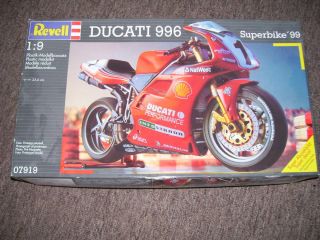 Revell Ducati 996 Superbike 99 1/9 Scale Motorcycle 07919