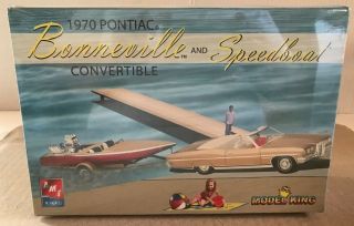 Amt 1/25 Scale 1970 Pontiac Bonneville Convertible & Speedboat Model Kit