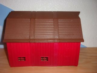 1/64 Ertl Farm Country Red Barn With Brown Roof